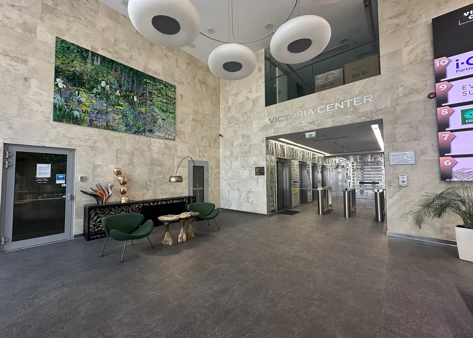 Victoria Center Lobby